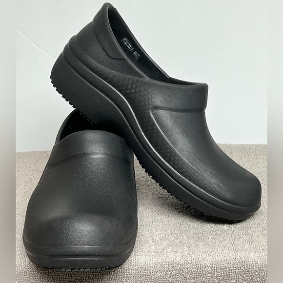 Crocs Women’s Slip Resistant Shoes - Neria Pro II Clogs, Nurse / Work EUC SIZE 7 - Picture 2 of 8